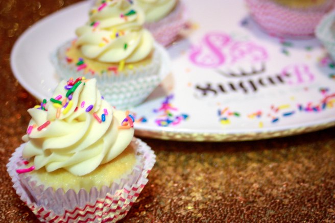 Vanilla Cupcakes with Cake Batter Frosting-2905