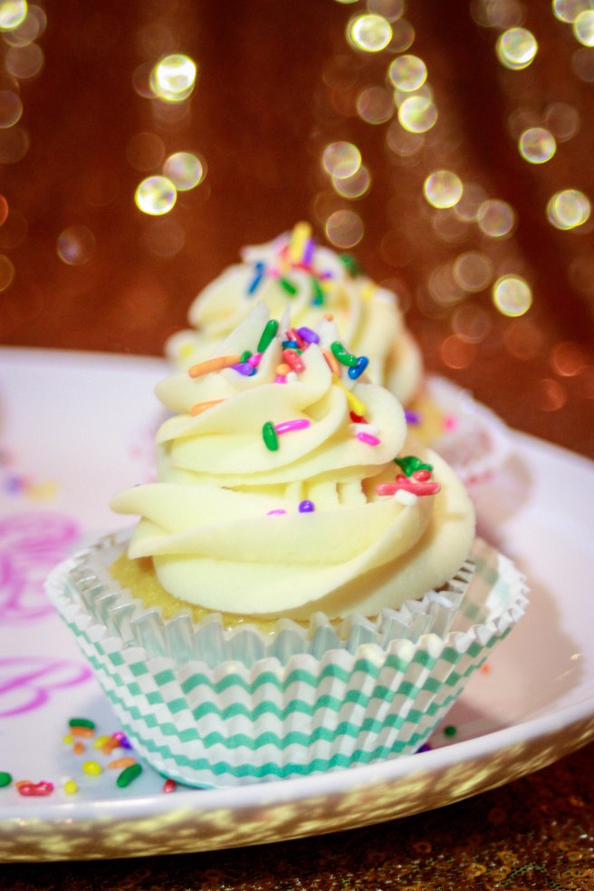 Vanilla Cupcakes with Cake Batter Frosting-2917