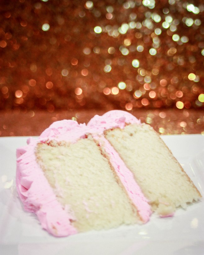 White Velvet Strawberry Buttercream Cake-2765